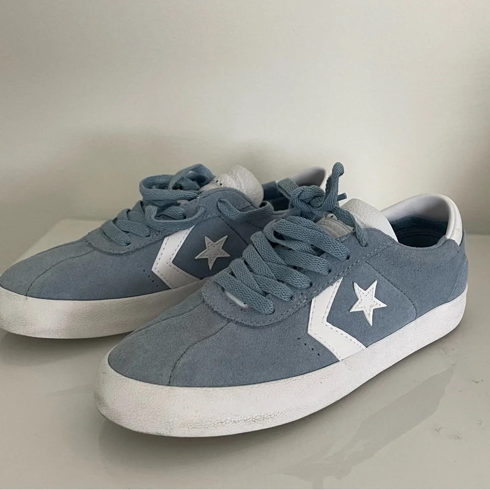 Converse (Like New) size 5.5 - Picture 2 of 4